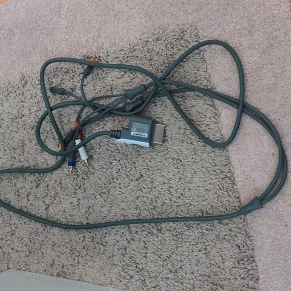 Xbox 360 Console - Picture 4 of 6